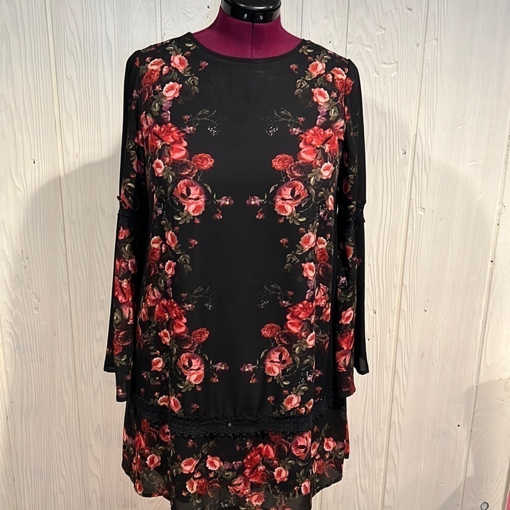 Taylor & Sage Long Bell Sleeve Dress with lace size medium